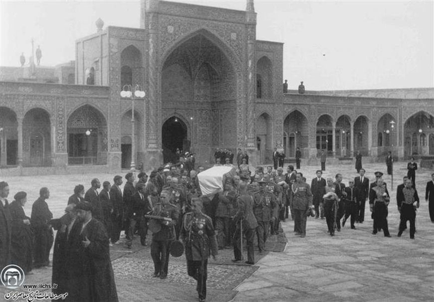 آیت الله بروجردی: هیچ کس حق ندارد برای تشییع جنازه بیرون بیاید