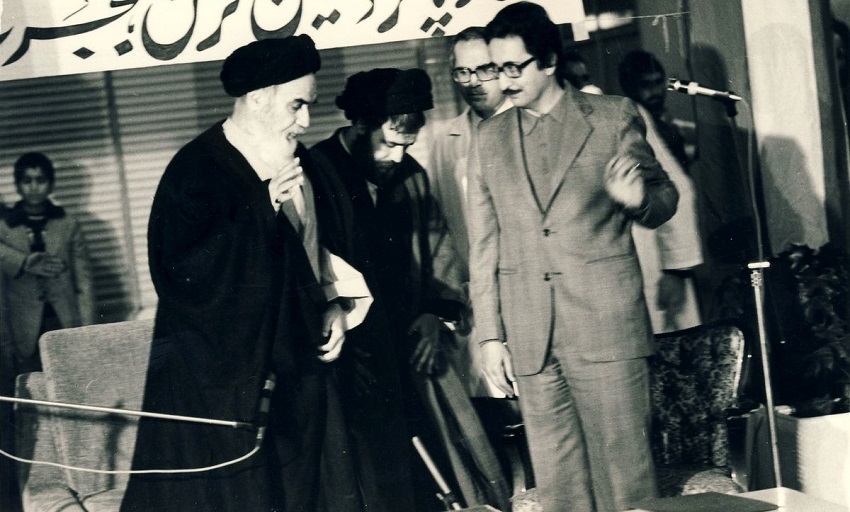 امام خمینی: کسی که ولایت فقیه را قبول ندارد و به من فحش می دهد، مهدورالدم نیست